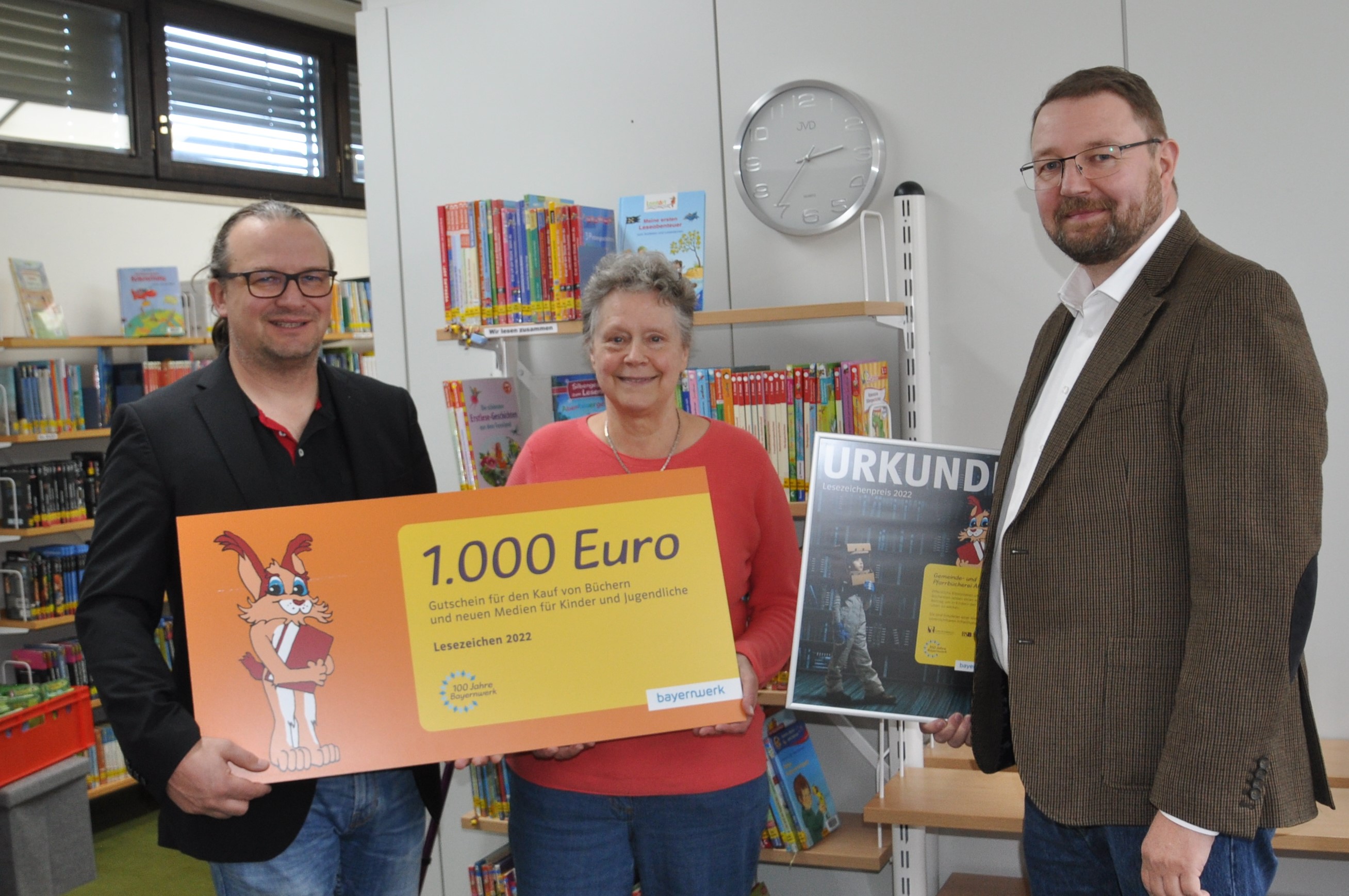 Bibliothekspreis „Lesezeichen“ der Bayernwerk Netz GmbH geht nach Aham.