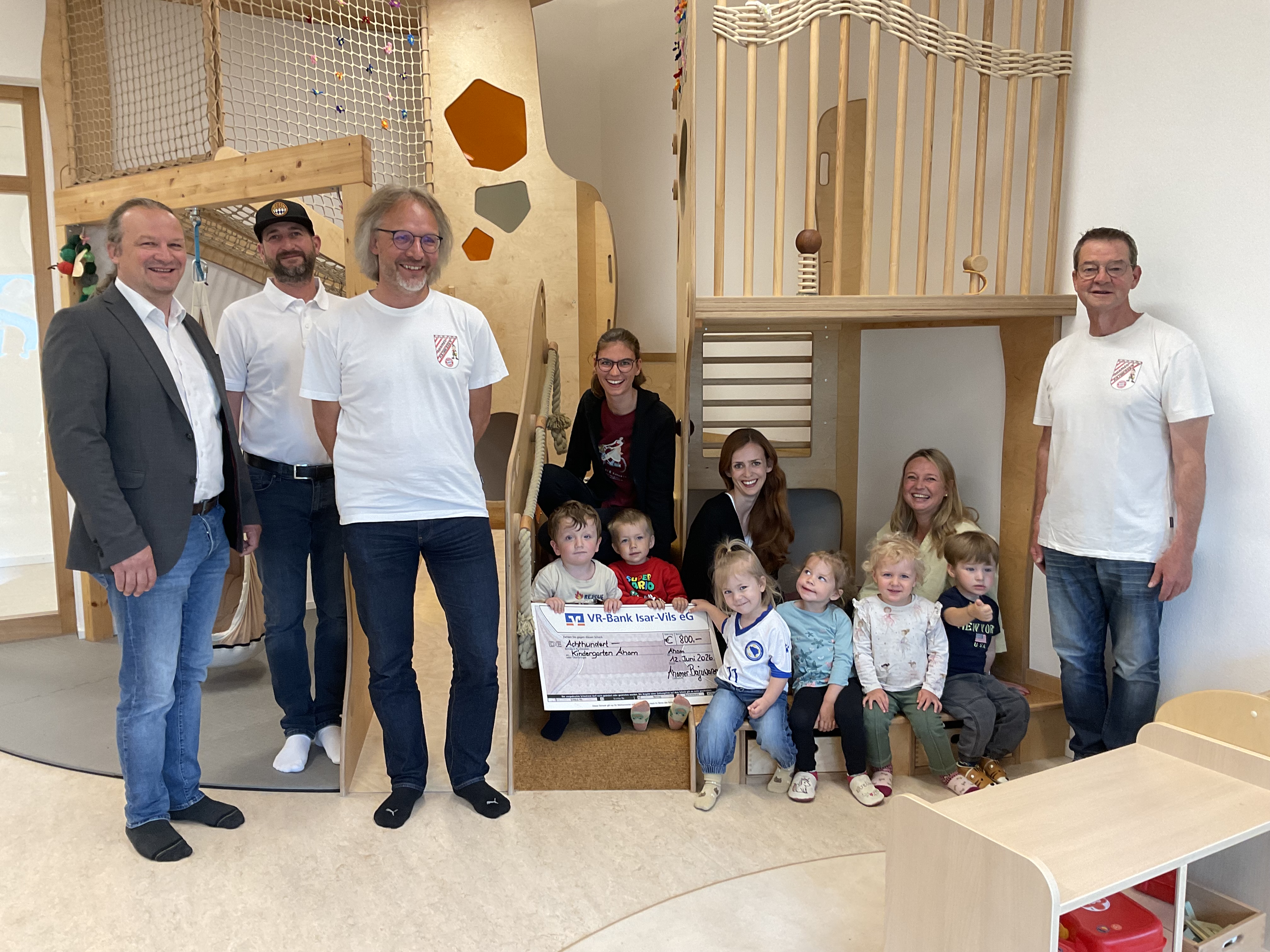 Spendenübergabe Ahamer Bujawaren an Kinderinsel St. Barbara